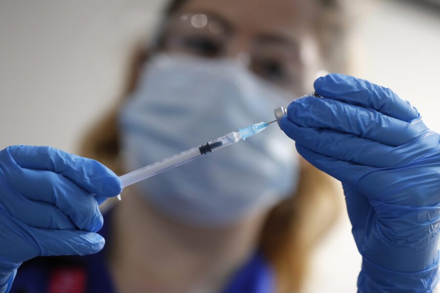 Richiamo vaccino Pfizer e Moderna in Campania: “Da ora si fa dopo 30 giorni”