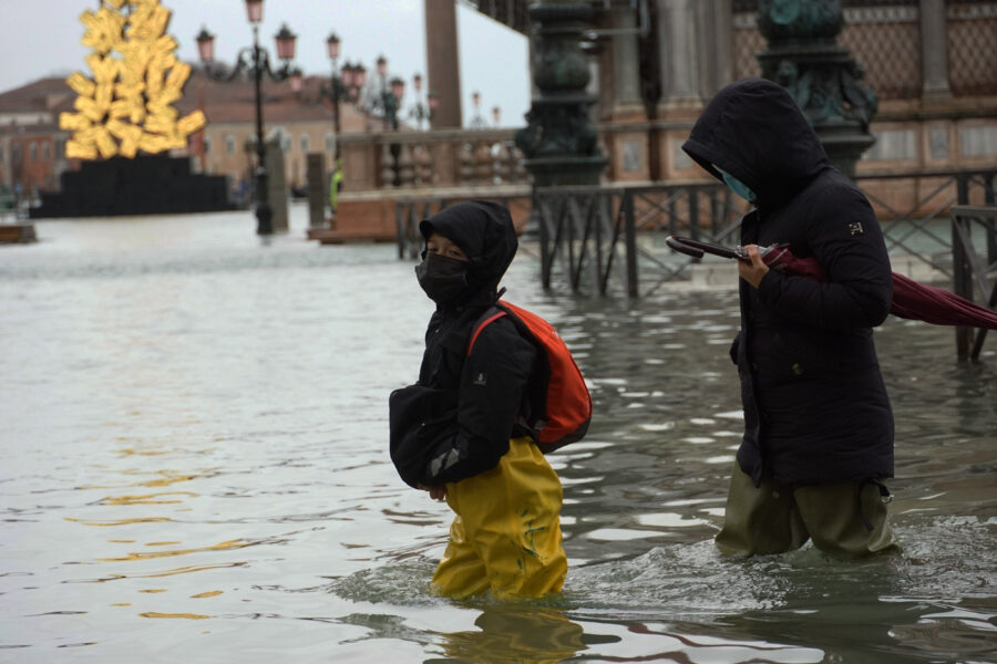 Foto LaPresse/Anteo Marinoni 08 dicembre 2020 Venezia, Italia cronaca 
Maltempo a Venezia: il Mose non viene attivato, la città è allagata.Photo LaPresse/Anteo Marinoni december 08, 2020 Venice, Italy News Bad weather in Venice: the Mose is not activated, the city is flooded