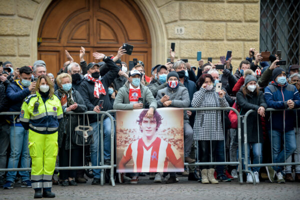 Foto Claudio Furlan – LaPresse 
12 Dicembre 2020 Vicenza (Italia) 
News
Funerali di Paolo Rossi presso il Duomo

Photo Claudio Furlan – LaPresse
07 December 2020 Milano ( Italy )
News
Paolo Rossi funeral