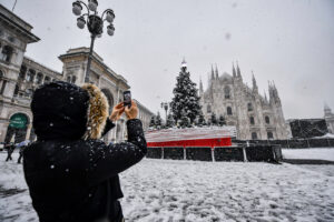 Foto LaPresse – Claudio Furlan
28/12/2020 – Milano (Italia)
Neve a Milano
In the photo: Piazza Duomo
Photo LaPresse – Claudio Furlan
December 28, 2020 – Milan(Italy)
Snow in Milan
In the photo: Piazza Duomo Foto LaPresse – Claudio Furlan
28/12/2020 – Milano (Italia)
Neve a Milano
In the photo: Piazza Duomo
Photo LaPresse – Claudio Furlan
December 28, 2020 – Milan(Italy)
Snow in Milan
In the photo: Piazza Duomo
