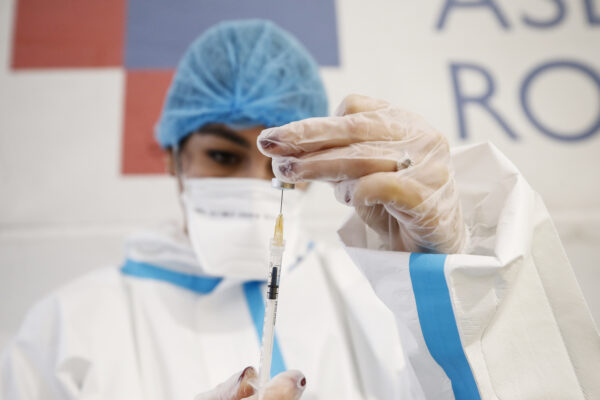 Approvato il vaccino AstraZeneca di Oxford, via libera in Gran Bretagna