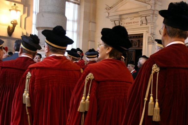 I magistrati che sbagliano non possono essere promossi