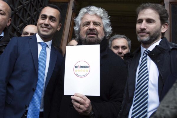 Scandalo Casaleggio Philip Morris, il nodo della questione è politico Scandalo Casaleggio Philip Morris, il nodo della questione è politico