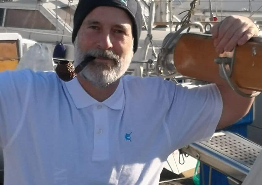 La storia di Riccardo, da bagnino a stilista: “Noi bistrattati, la crisi Covid mi ha dato coraggio per ripartire”