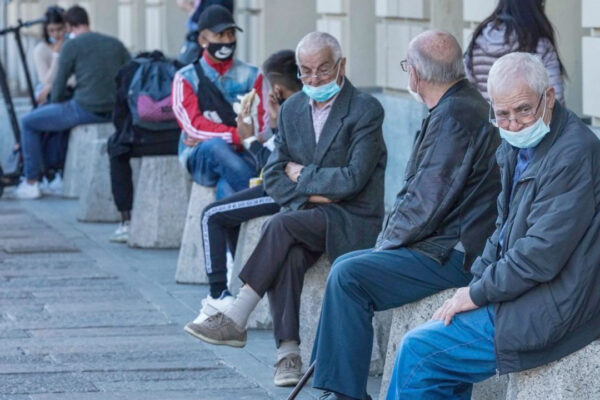 I giovani salvino gli anziani, sono persone come loro I giovani salvino gli anziani, sono persone come loro