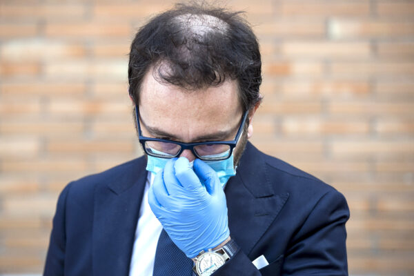 Foto Roberto Monaldo / LaPresse
03-05-2020 Roma
Politica
Carcere di Rebibbia – Presentazione degli operatori sanitari vincitori del bando destinati agli istituti penitenziari durante l’emergenza Covid-19
Nella foto Alfonso Bonafede

Photo Roberto Monaldo / LaPresse
03-05-2020 Rome (Italy)
Rebibbia prison – Presentation of  the health workers for prisons
In the pic Alfonso Bonafede