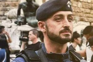 “Un onore rinunciare al Natale con i miei bimbi per dare il vaccino agli italiani”, il racconto del carabiniere che ha portato il siero