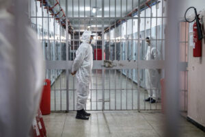 Le carceri diventano un vero e proprio inferno: detenuti contagiati e infreddoliti Le carceri diventano un vero e proprio inferno: detenuti contagiati e infreddoliti