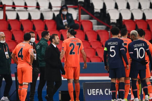 “Black guy”, quarto uomo accusato di razzismo: Psg e Istanbul Basaksehir lasciano il campo