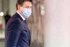 Mes, rientra la fronda Cinquestelle ma Italia Viva prolunga l’attesa: “Conte parli prima” Mes, rientra la fronda Cinquestelle ma Italia Viva prolunga l’attesa: “Conte parli prima”