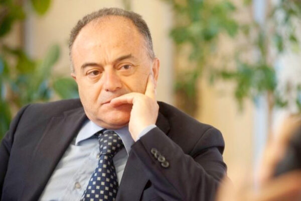 Gratteri sale in cattedra senza permesso del Csm come esperto di antiterrorismo… Gratteri sale in cattedra senza permesso del Csm come esperto di antiterrorismo…