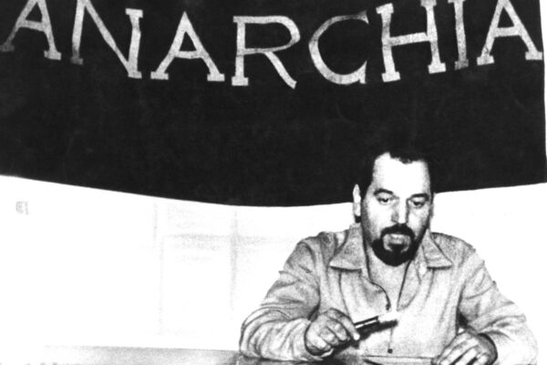Omicidio di Giuseppe Pinelli, così la polizia buttò l’anarchico fuori dalla finestra Omicidio di Giuseppe Pinelli, così la polizia buttò l’anarchico fuori dalla finestra