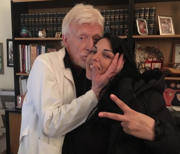 Stefano Ansaldi con la cantante napoletana Nancy Coppola, sua paziente