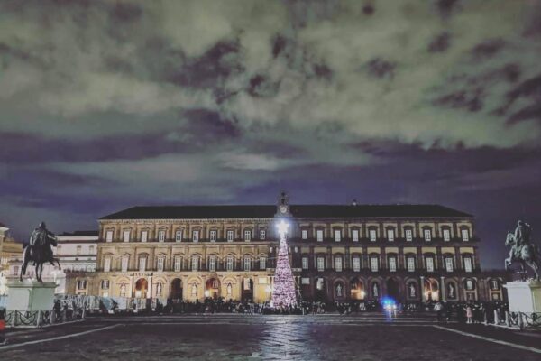 Natale: Confesercenti Campania, ecco l’albero per Napoli in Piazza del Plebiscito