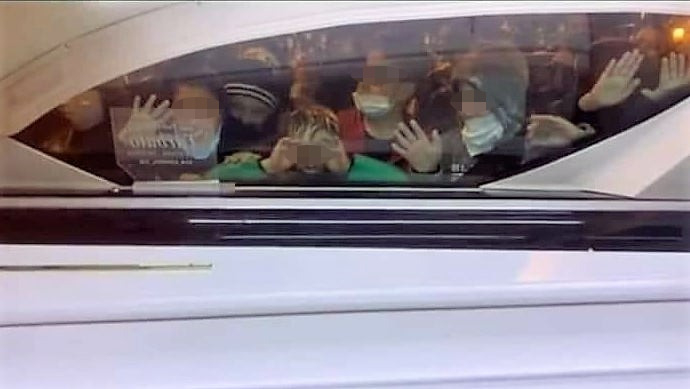 Taranto, muore a 11 anni per tumore: i piccoli amici accompagnano Vincenzo per il suo ultimo viaggio