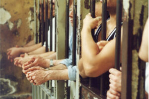 Covid nelle carceri, positivi 68 tra detenuti e agenti: due ricoverati al Cotugno