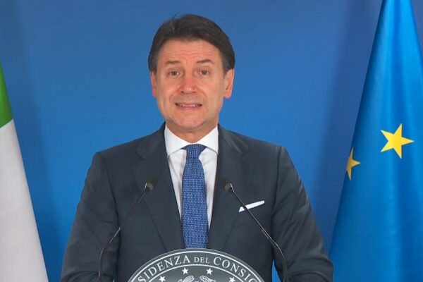 Spostamenti tra Comuni piccoli, Conte scarica sul Parlamento: “Può fare modifiche”