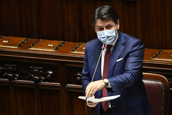Crisi di governo, PD e M5S mollano Renzi per i Responsabili: Conte in Aula lunedì per la fiducia