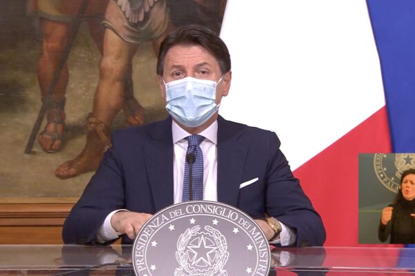 Decreto Natale, Conte: “Un minimo di socialità e ristori immediati per chi è chiuso”
