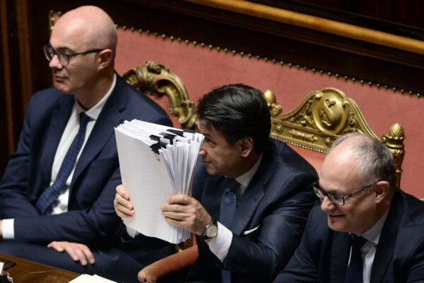 Il governo fa pace sul Mes ma è ancora scontro sul Recovery plan Il governo fa pace sul Mes ma è ancora scontro sul Recovery plan