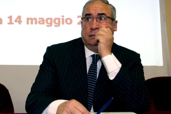 Taglio vitalizio a Del Turco, Pd e Fi chiedono di rivedere la decisione di revoca Taglio vitalizio a Del Turco, Pd e Fi chiedono di rivedere la decisione di revoca