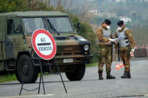 Lo Stato di Polizia della Lamorgese, schiera nelle strade 70 mila militari