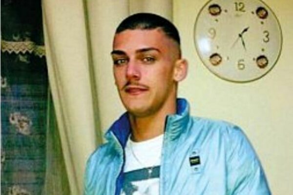 Gambe amputate dopo l’agguato, Gaetano torna a casa dopo 3 mesi: “Amici spariti, voglio giustizia”