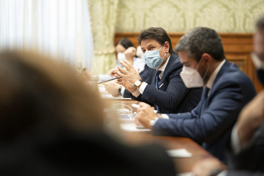 Governo Conte congelata la crisi, nessuno vuol far cadere la legislatura