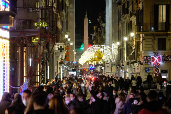 Foto Mauro Scrobogna /LaPresse
13-12-2020 Roma , Italia
Cronaca
Natale a Roma
Nella foto: le strade animate del centro, Via del Babbuino

Photo Mauro Scrobogna /LaPresse
December 13, 2020  Rome, Italy
News
Christmas in Rome
In the photo: the animated streets of the center, Via del Babbuino