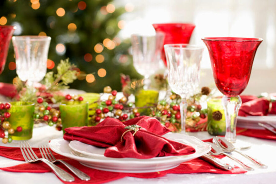 Dpcm Natale, le date della zona rossa: spostamenti vietati, due invitati a tavola e under 14 jolly
