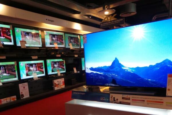 Manovra, tutti i bonus della nuova legge di Bilancio: mobili, occhiali, telefoni, auto e tv