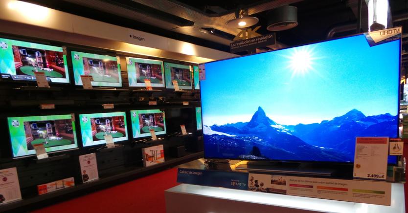 Manovra, tutti i bonus della nuova legge di Bilancio: mobili, occhiali, telefoni, auto e tv