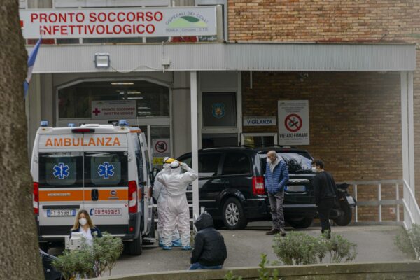 Coronavirus, a Napoli mortalità doppia rispetto alla Campania: la mappa dei quartieri più contagiati