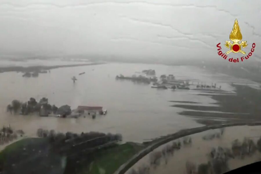 L’Italia stravolta dal maltempo: esonda il Panaro, interrotta ferrovia e autostrada del Brennero