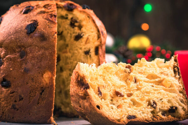 Gli italiani non rinunciano alla tradizione: boom di vendite per i panettoni artigianali