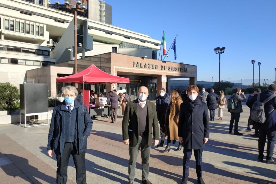 Camera penale di Napoli, oggi il voto decisivo per il presidente