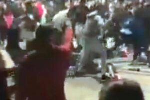 Maxi risse tra giovanissimi, calci e pugni tra decine di ragazzini: scoppia il caso