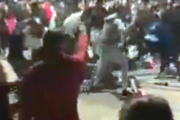 Maxi risse tra giovanissimi, calci e pugni tra decine di ragazzini: scoppia il caso