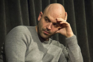 Roberto Saviano, Lega e Fratelli d’Italia revocano cittadinanza onoraria a Verona: “Delirio egocentrico”