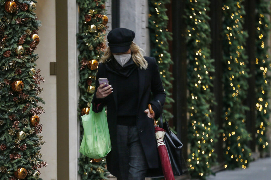 Il Natale ‘povero’ degli italiani: uno su tre ha rinunciato ai regali