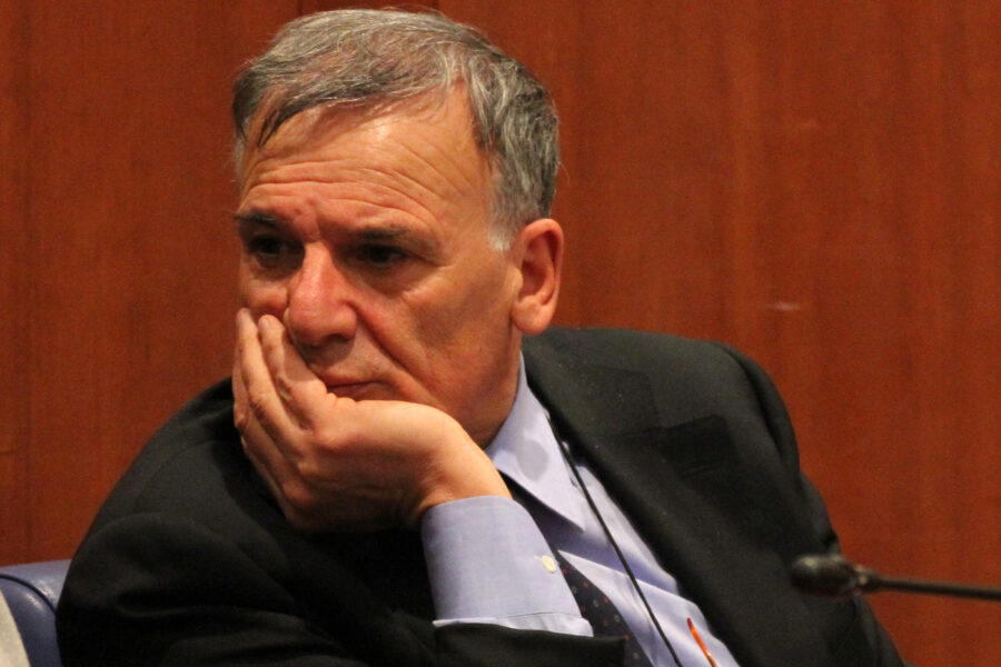 Liberato Domenico Tallini, ma abbandonato da tutti ha dovuto giurare che rinuncia alla politica…