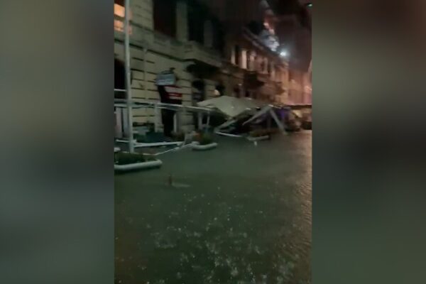 Locali distrutti sul Lungomare di Napoli, BCC approva misure finanziarie di sostegno