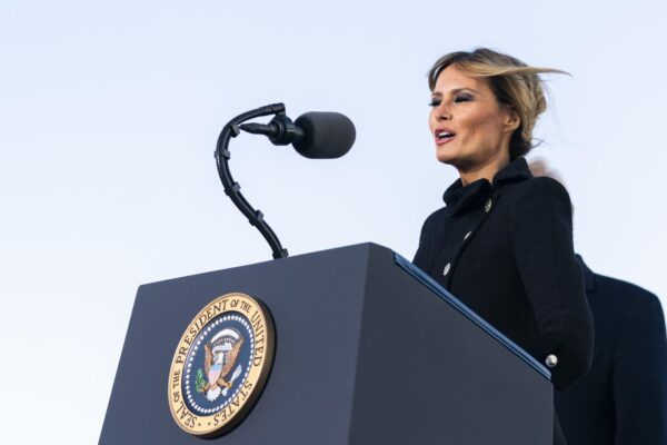 “Melania Trump escort”, la voce costata 3 milioni di dollari “Melania Trump escort”, la voce costata 3 milioni di dollari