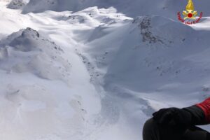 Foto Ufficio Stampa Vigili del Fuoco/LaPresse 28-01-2021 Massa D’Albe, L’Aquila (Italia)CronacaLe ricerche dei 4 escursionisti dispersi sul monte Velino (AQ) hanno dato finora esito negativo, ma proseguono le operazioni di soccorso da parte di Vigili del fuoco, Guardia di Finanza e Soccorso Alpino e Speleologico elitrasportati dal mattino a 1.800 metri d’altezza.DISTRIBUTION FREE OF CHARGE – NOT FOR SALE
