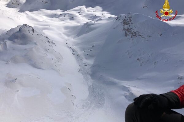 Foto Ufficio Stampa Vigili del Fuoco/LaPresse 28-01-2021 Massa D’Albe, L’Aquila (Italia)CronacaLe ricerche dei 4 escursionisti dispersi sul monte Velino (AQ) hanno dato finora esito negativo, ma proseguono le operazioni di soccorso da parte di Vigili del fuoco, Guardia di Finanza e Soccorso Alpino e Speleologico elitrasportati dal mattino a 1.800 metri d’altezza.DISTRIBUTION FREE OF CHARGE – NOT FOR SALE