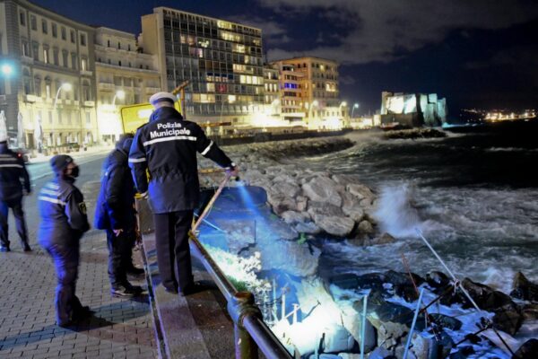 Un Osservatorio per salvare i beni culturali della Napoli che cade a pezzi