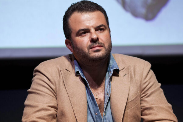 Intervista a Edoardo De Angelis: “Napoli ha bisogno di essere governata da una grande anima”