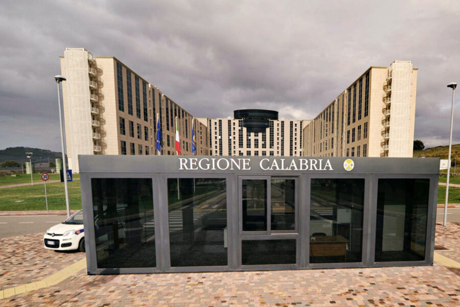 Basta con i luoghi comuni, non abbiamo bisogno di personaggi di altri territori