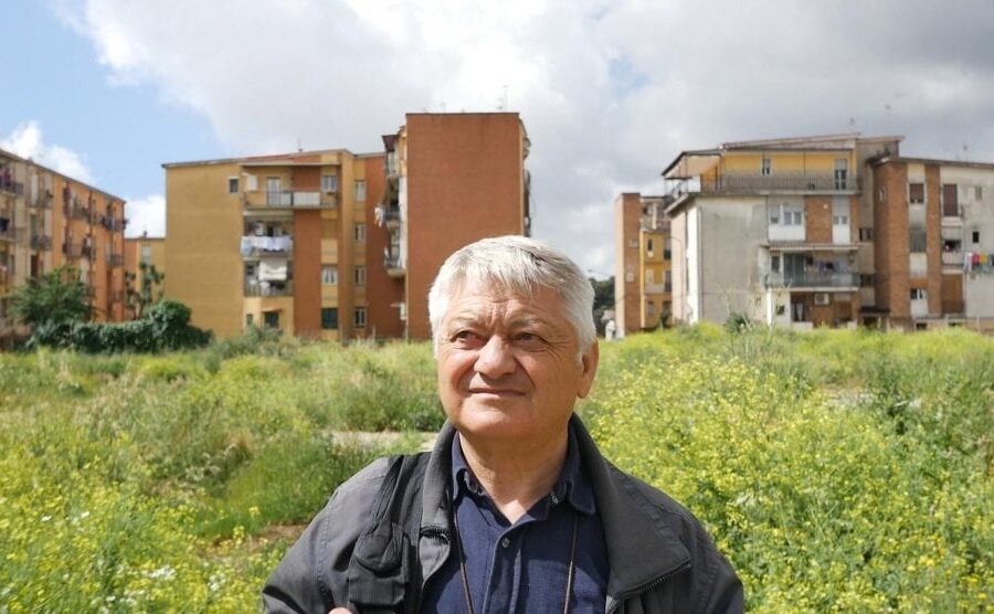 Dal tritacarne all’assoluzione, storia di don Carlo il prete massacrato da stampa e pm