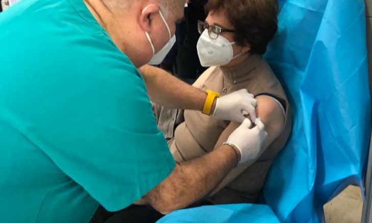 Antonella Franco, la dottoressa positiva dopo il vaccino: perché non c’è da preoccuparsi